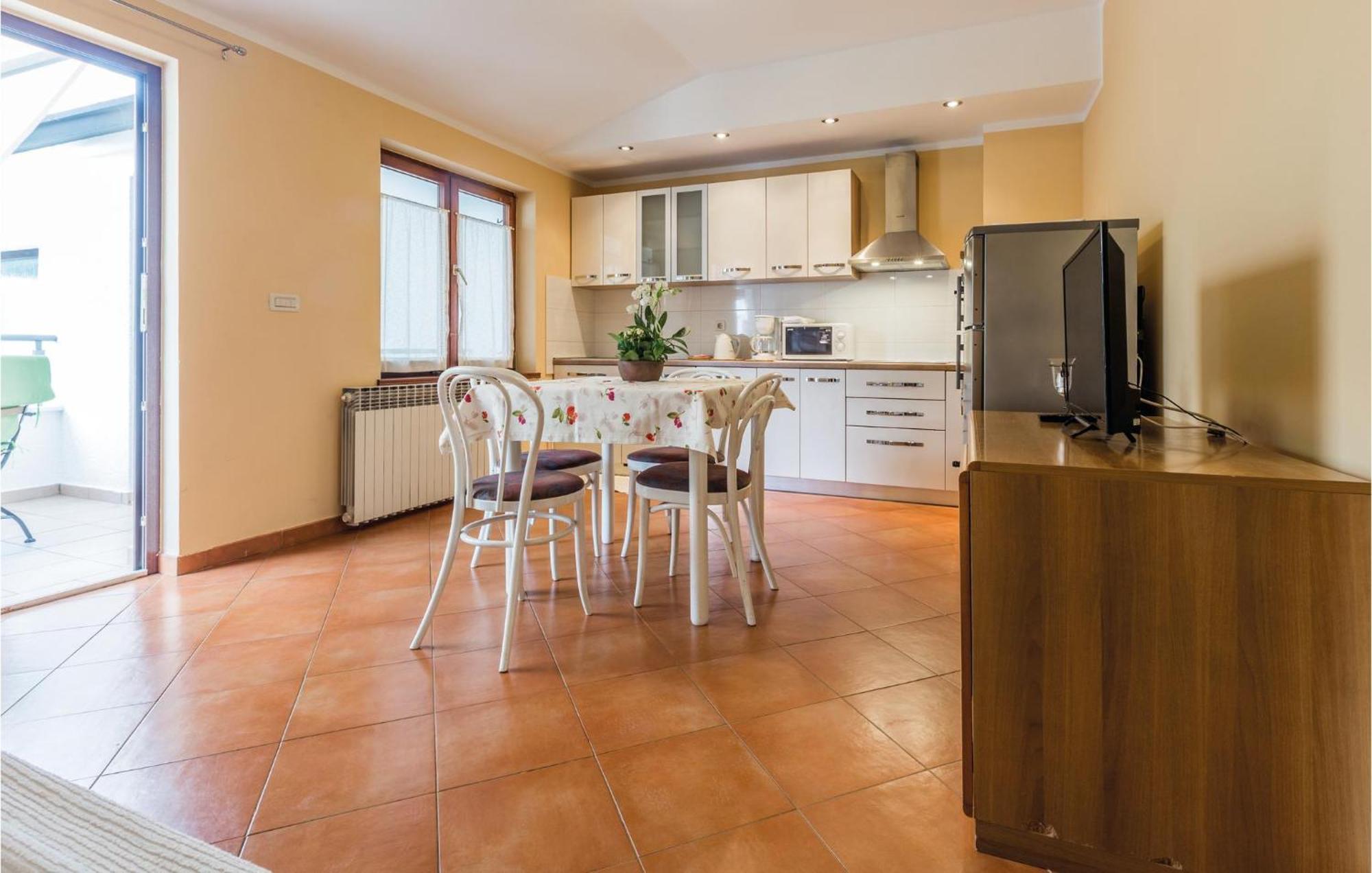 Gorgeous Apartment In Porec With Kitchen Εξωτερικό φωτογραφία