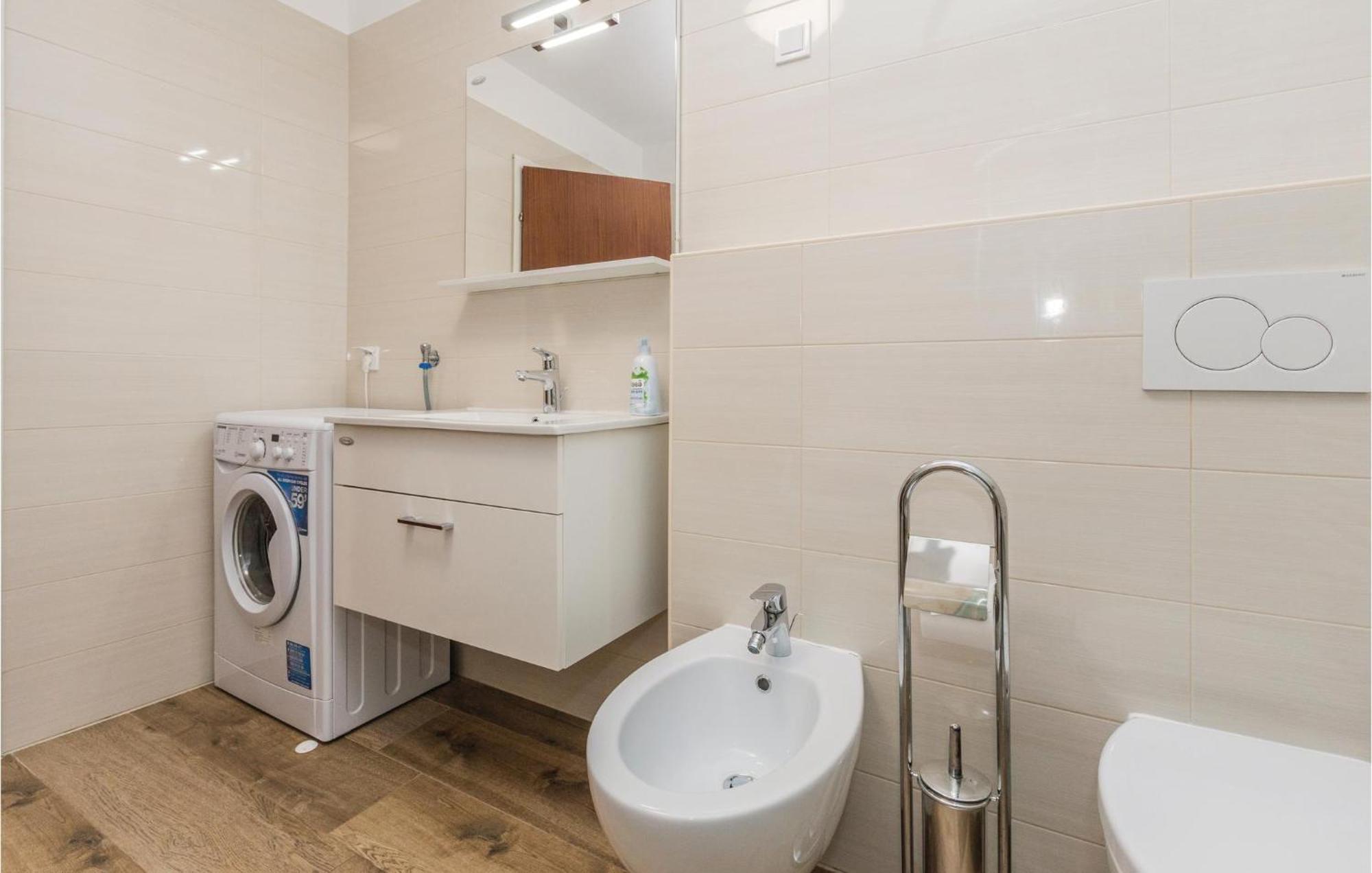 Gorgeous Apartment In Porec With Kitchen Εξωτερικό φωτογραφία