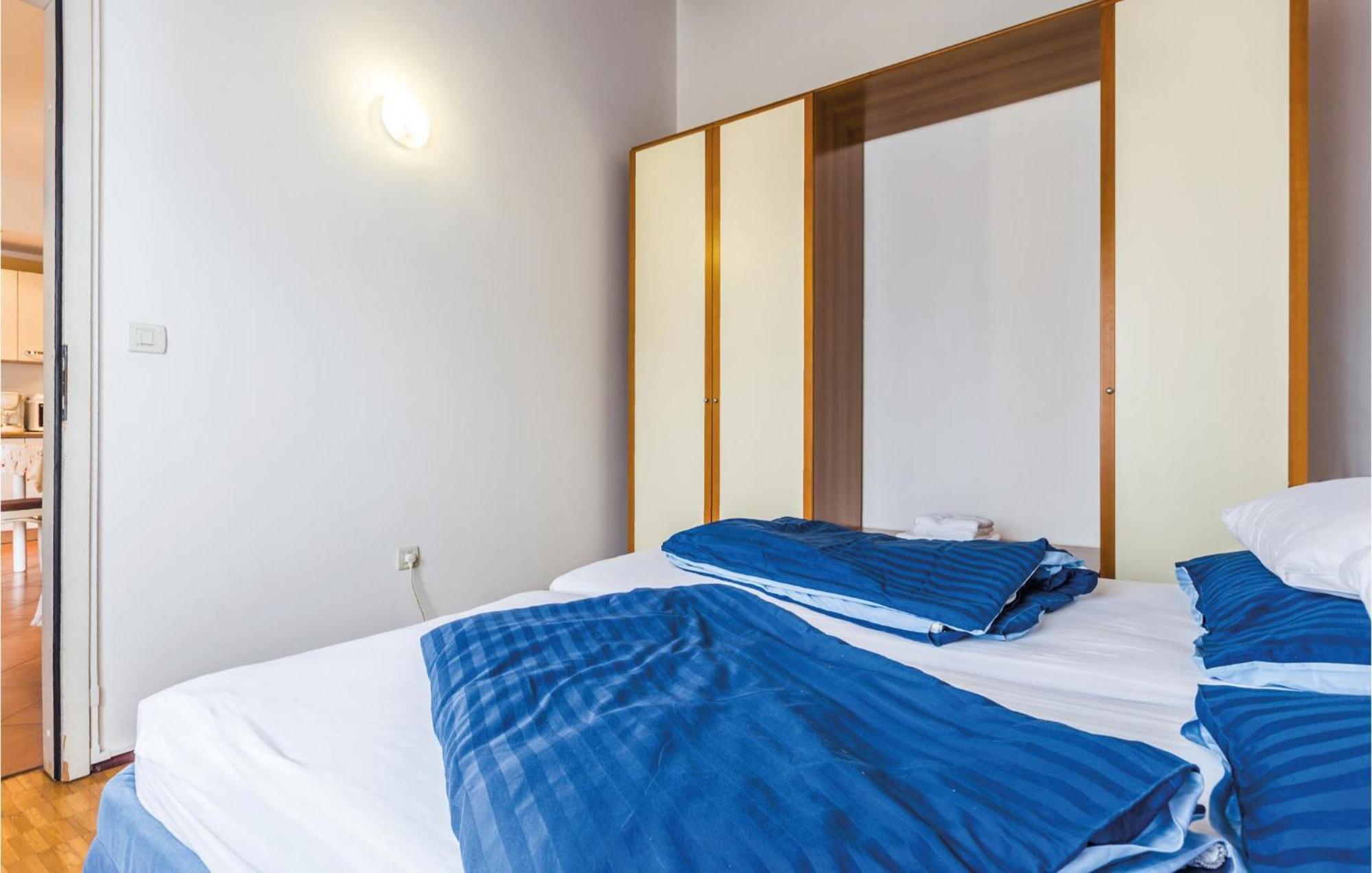 Gorgeous Apartment In Porec With Kitchen Εξωτερικό φωτογραφία