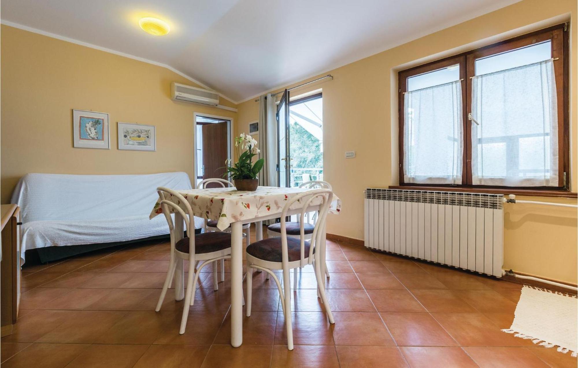 Gorgeous Apartment In Porec With Kitchen Εξωτερικό φωτογραφία