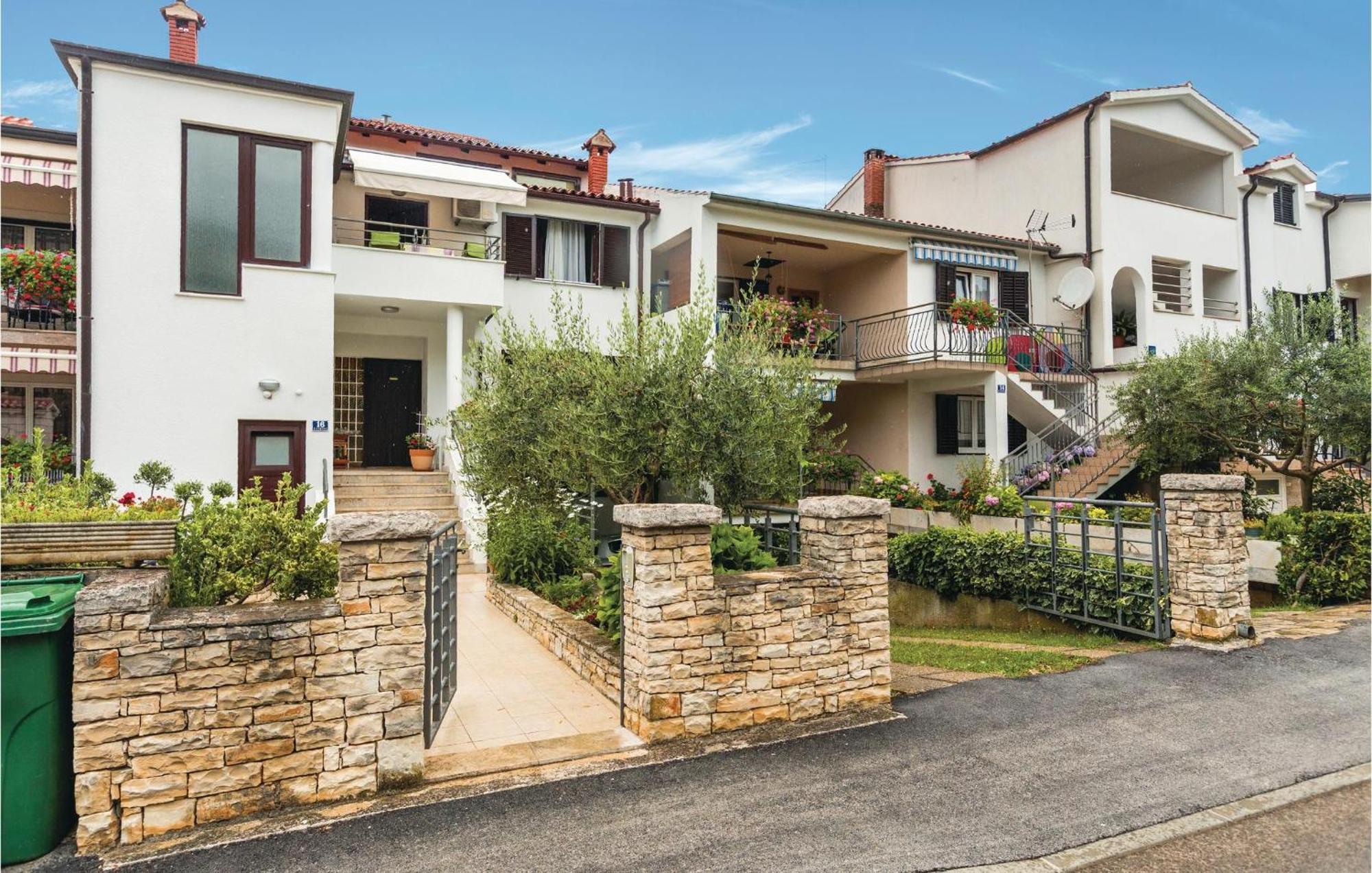 Gorgeous Apartment In Porec With Kitchen Εξωτερικό φωτογραφία