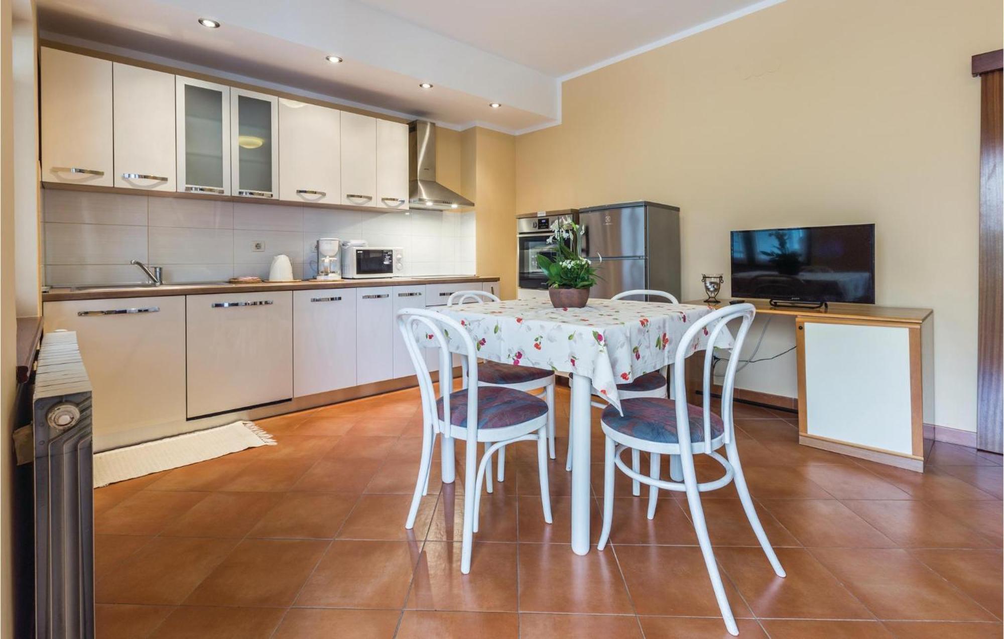Gorgeous Apartment In Porec With Kitchen Εξωτερικό φωτογραφία